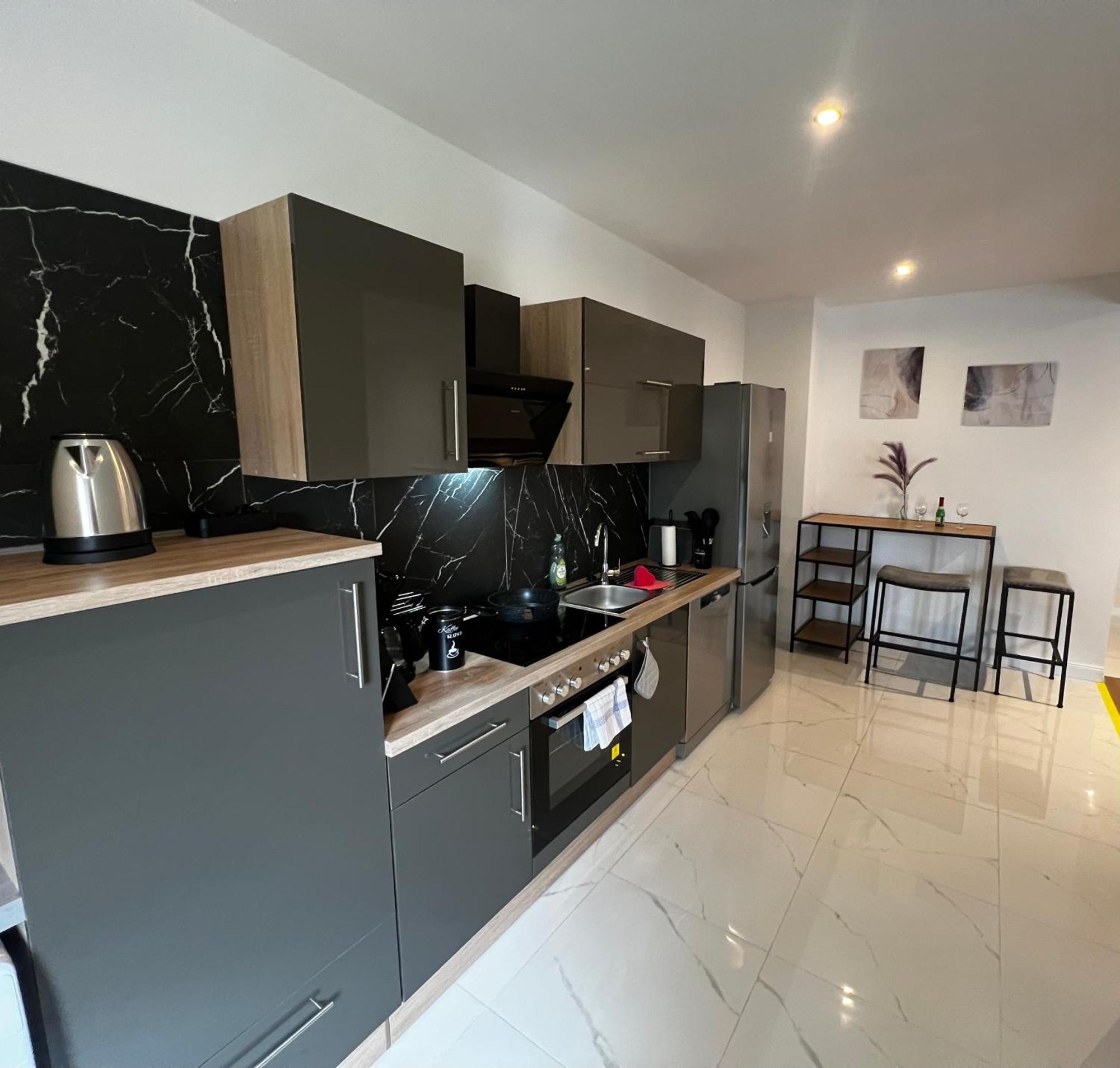 105 Quadratmeter Apartment, Parkplatz, Kinderfreundlich, 6 Personen, Wifi, Vollausgestattete Kueche, Crimmitschau Екстериор снимка