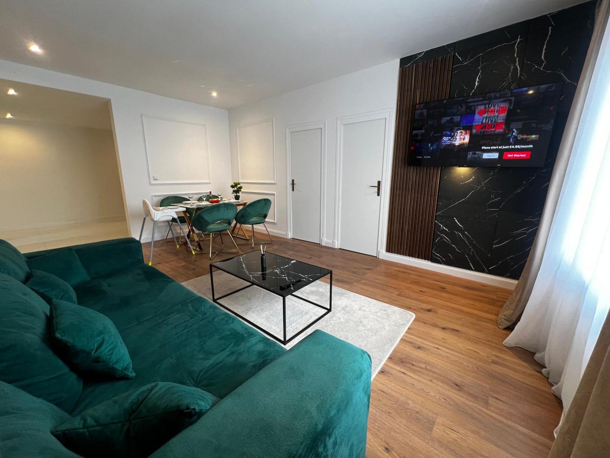 105 Quadratmeter Apartment, Parkplatz, Kinderfreundlich, 6 Personen, Wifi, Vollausgestattete Kueche, Crimmitschau Екстериор снимка