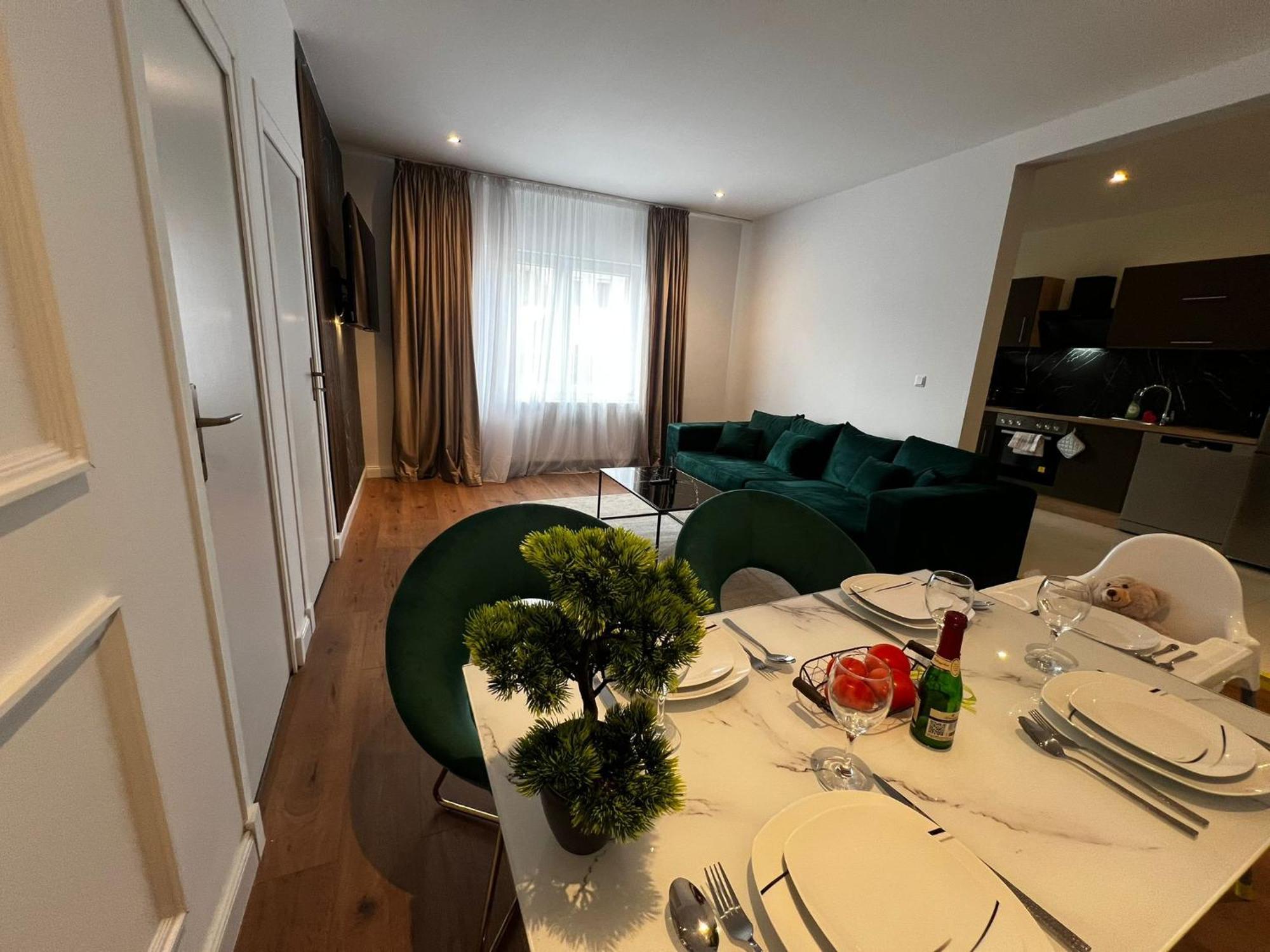 105 Quadratmeter Apartment, Parkplatz, Kinderfreundlich, 6 Personen, Wifi, Vollausgestattete Kueche, Crimmitschau Екстериор снимка
