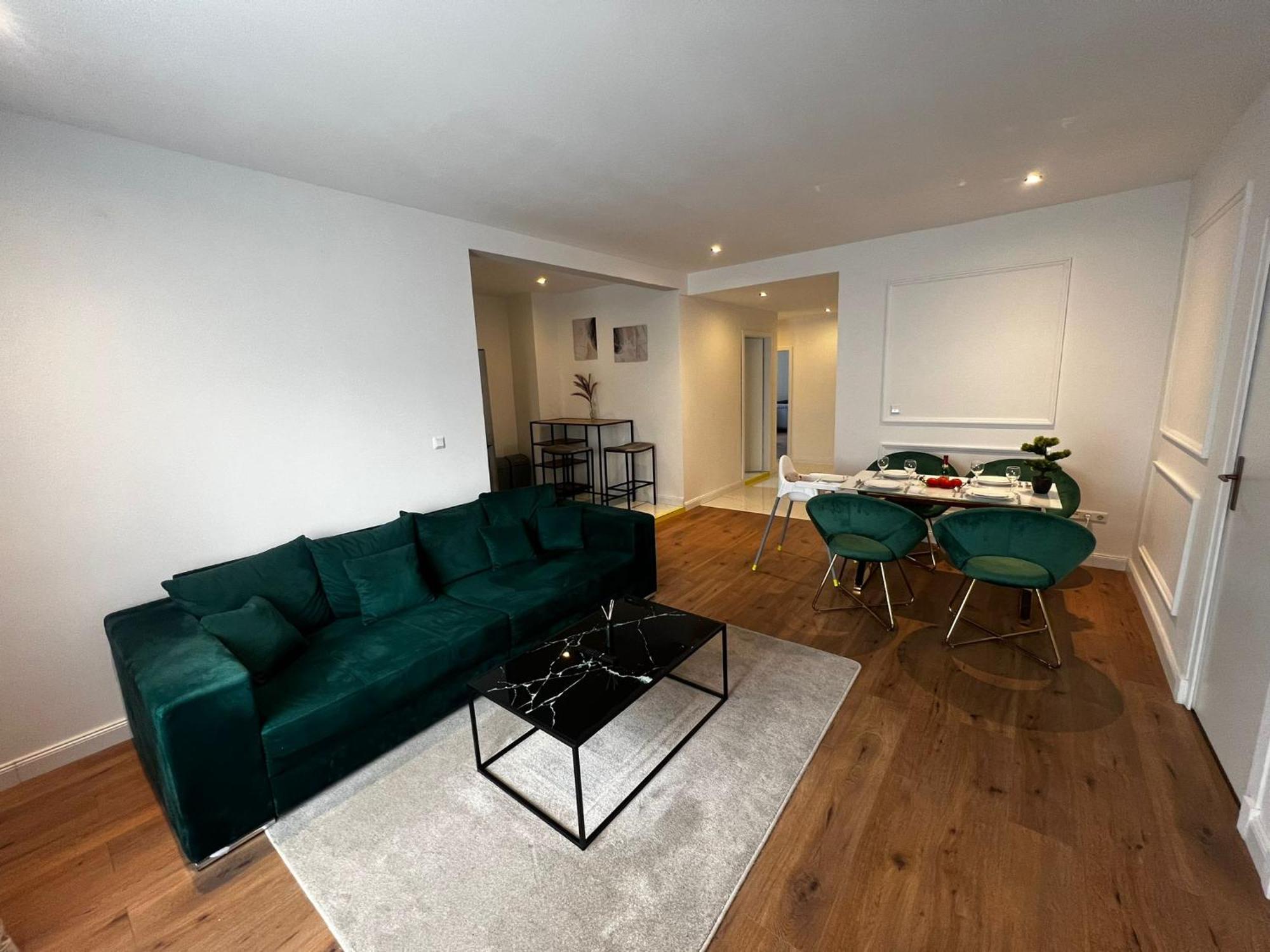 105 Quadratmeter Apartment, Parkplatz, Kinderfreundlich, 6 Personen, Wifi, Vollausgestattete Kueche, Crimmitschau Екстериор снимка
