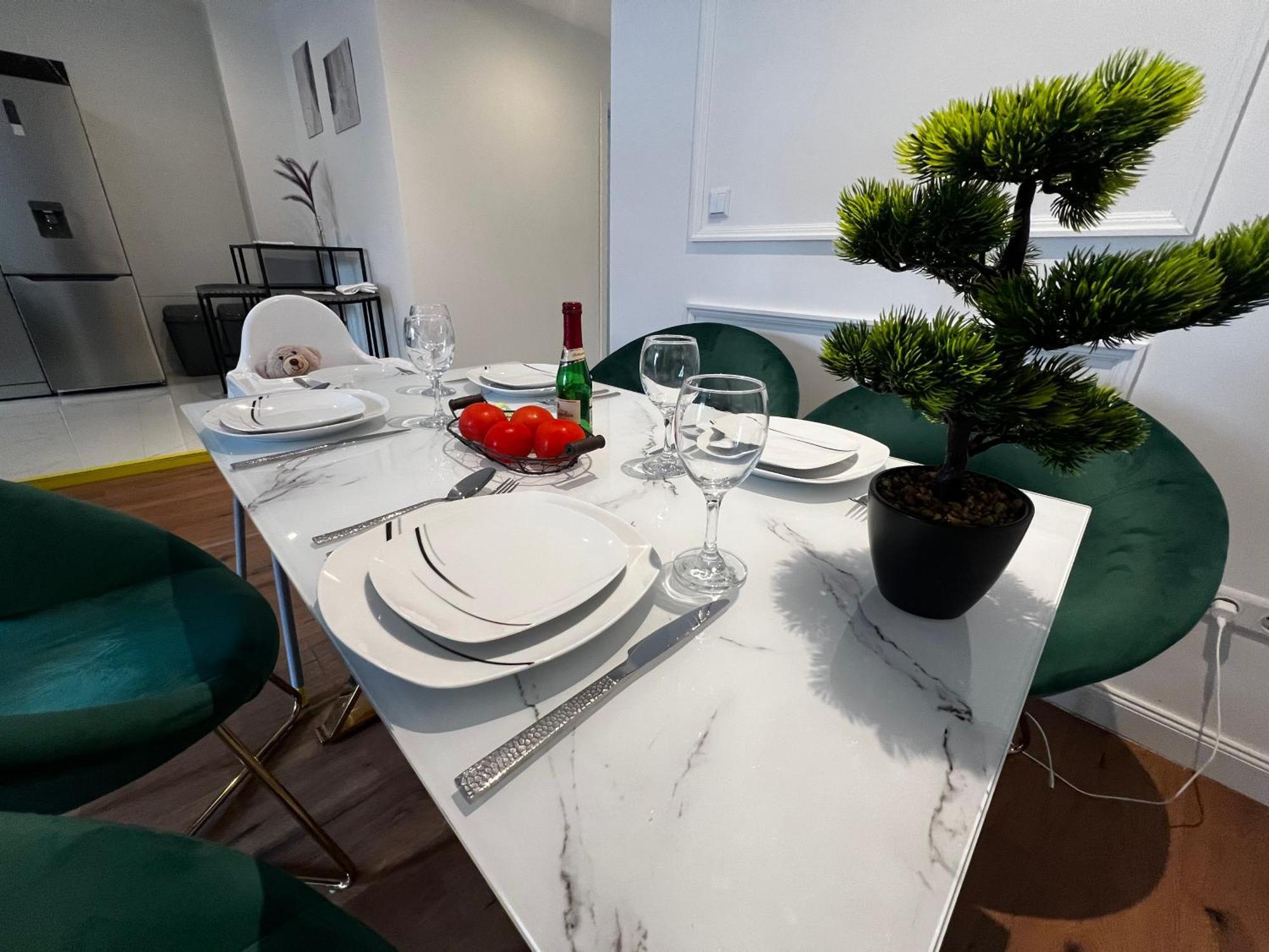 105 Quadratmeter Apartment, Parkplatz, Kinderfreundlich, 6 Personen, Wifi, Vollausgestattete Kueche, Crimmitschau Екстериор снимка