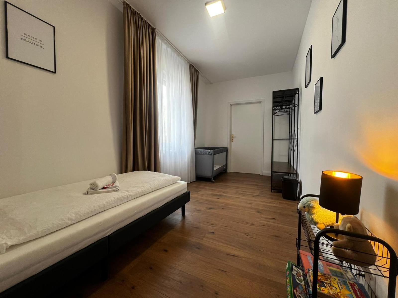 105 Quadratmeter Apartment, Parkplatz, Kinderfreundlich, 6 Personen, Wifi, Vollausgestattete Kueche, Crimmitschau Екстериор снимка