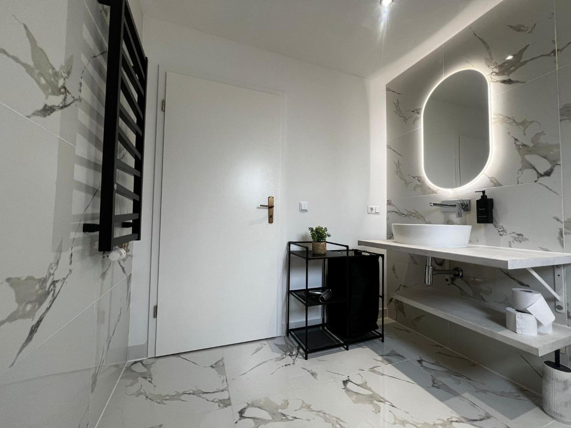 105 Quadratmeter Apartment, Parkplatz, Kinderfreundlich, 6 Personen, Wifi, Vollausgestattete Kueche, Crimmitschau Екстериор снимка